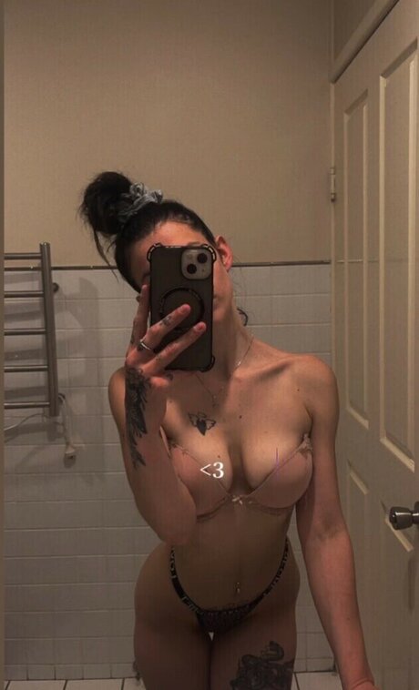 Alecia Rose model art pic