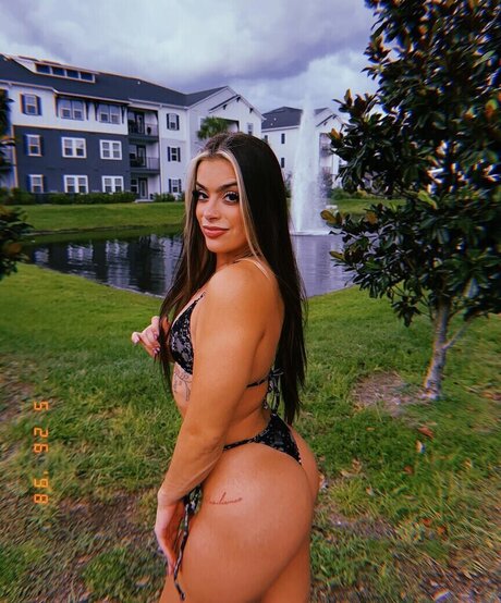 Sirena Linton sexy model pic