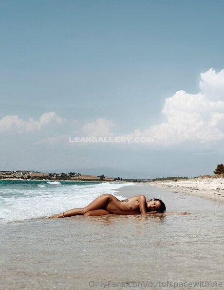 Viki Outofspace high quality actress images