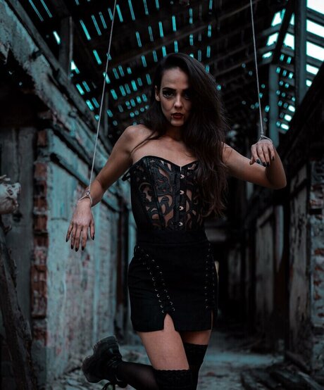 Viki Outofspace beautiful actress img