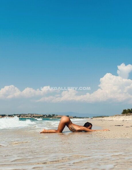 Viki Outofspace erotic actress gallery