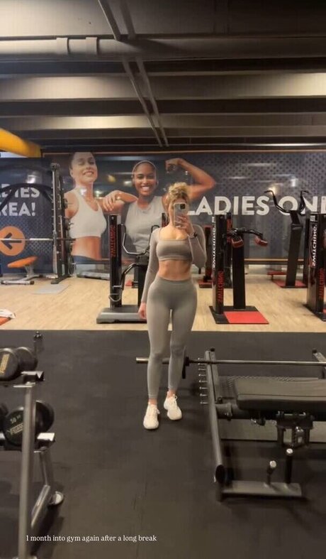 bienmichelle model nude picture