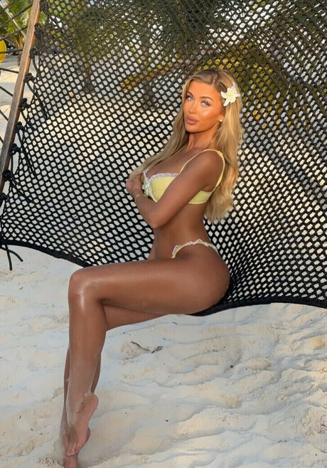 Gale Twins model nudes images