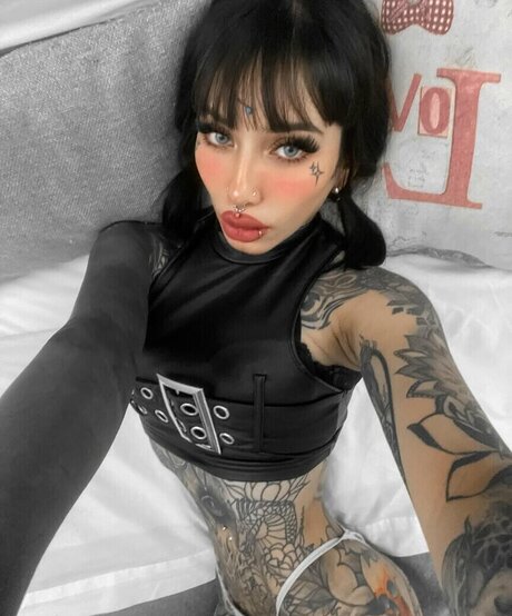 Divinajuventu model xxx archive