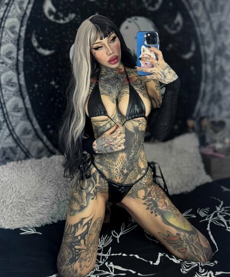 Divinajuventu star nude gallery