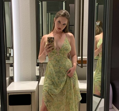 isabellaardley naked model picture