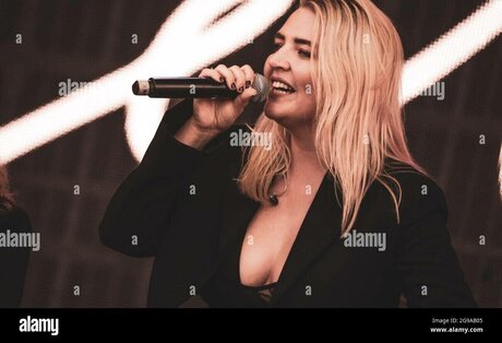 mature wife onlyfans nude images