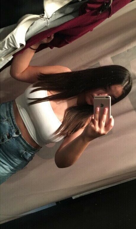 Zeneia s ASMR model naked photos