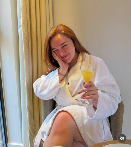 Eleanor Neale model nice galleries