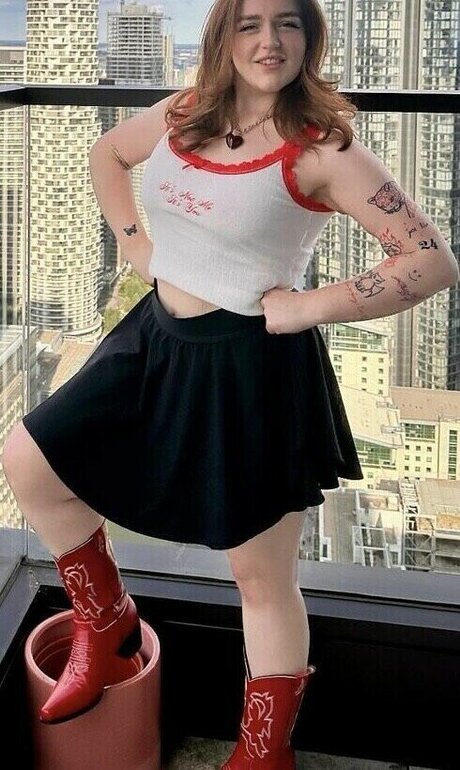 Eleanor Neale sexy star images