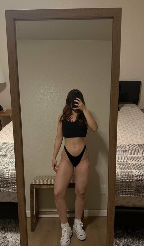 Nelly Becmac star naked picture