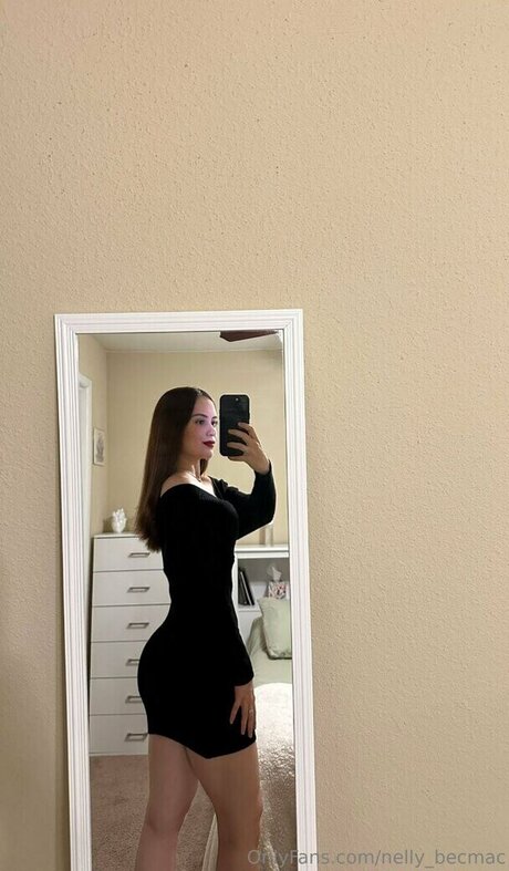 Nelly Becmac naked model image