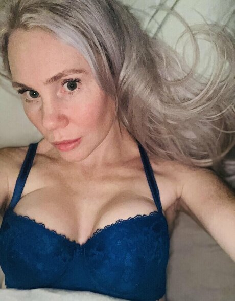 Donna Shepherd pretty model pic