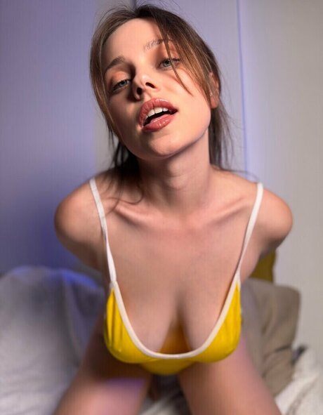 Velvet Tatti sexy model galleries