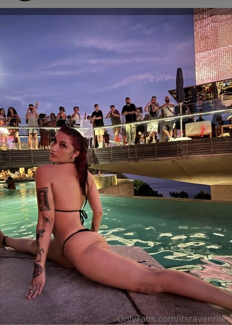 Itsravenriley model nude picture