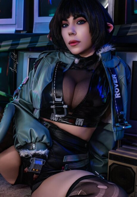 Izmacat model hot pictures