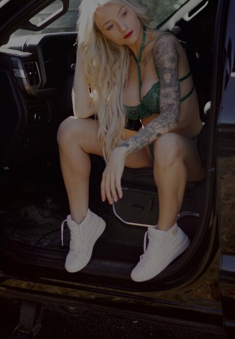 rikki bell12 porn model img