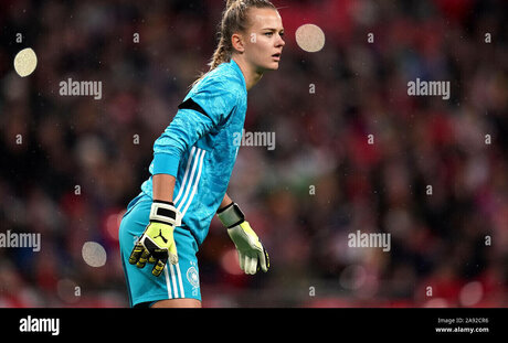 Merle Frohms exclusive actress gallery