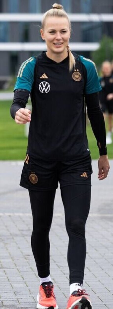 Merle Frohms porn star gallery