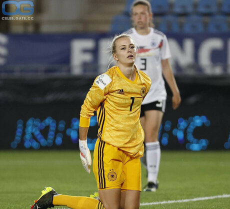 Merle Frohms hot actress gallery