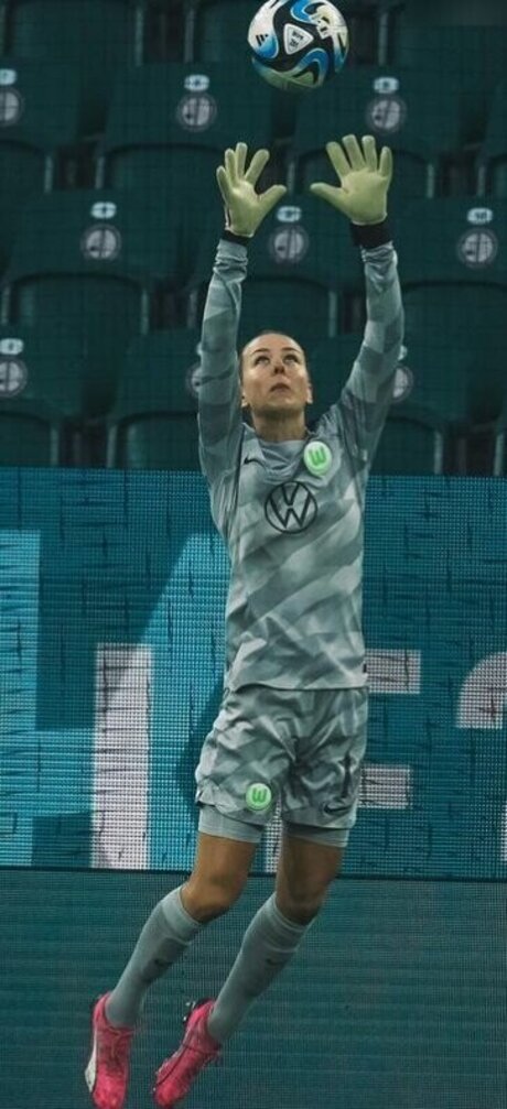 Merle Frohms nudes model picture