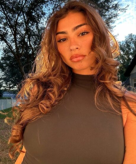 Bella Ramirez model high quality image