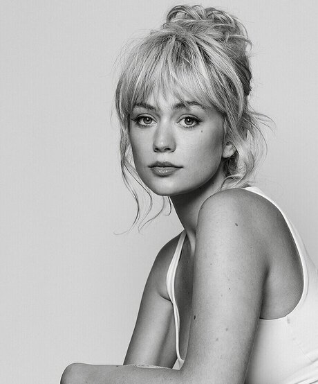 Ella Ballentine hd actress img