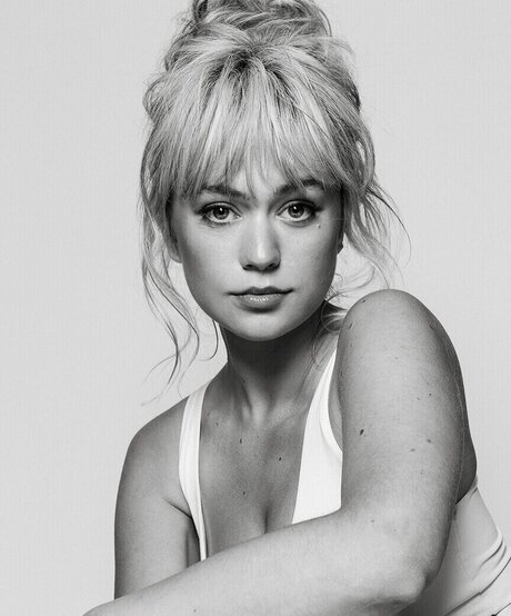 Ella Ballentine model naked img