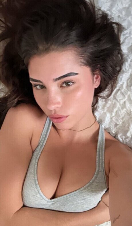 Zoeallyse model top photo