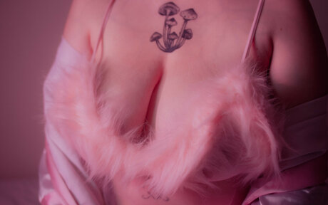 _Mym A radia model sexy img