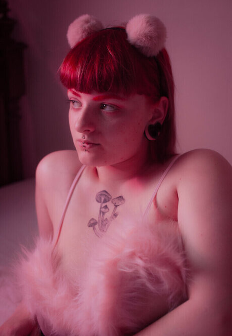 _Mym A radia nude actress img