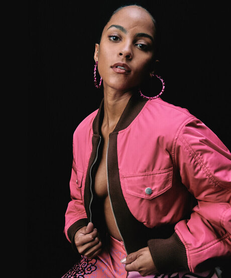 Lou Llobell adult star img