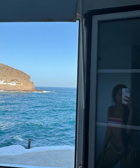 Lou Llobell hot star pic