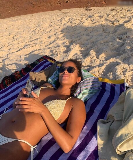 Lou Llobell nude model pics