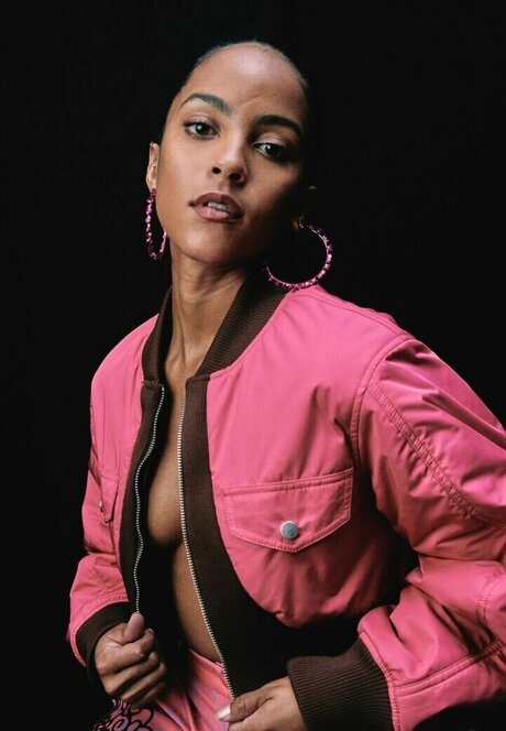 Lou Llobell star art picture