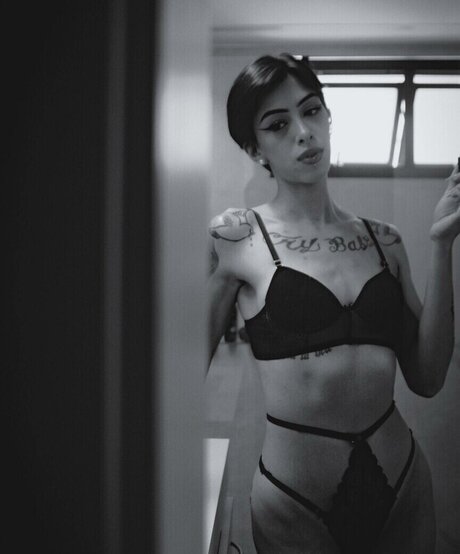 Clara Novais naked actress pic