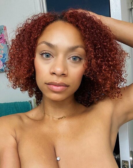 Tpnaomi sexy star pic