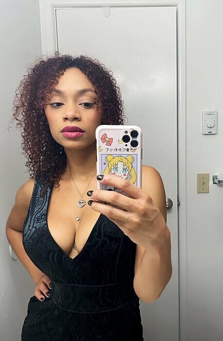 Tpnaomi model naked photos