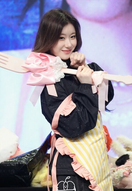 Chaeryeong pretty model images