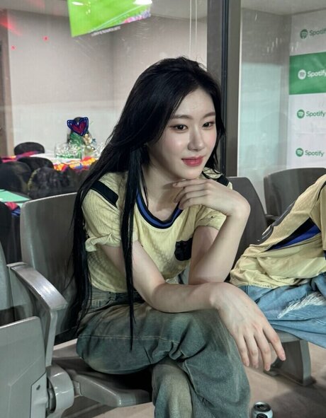 Chaeryeong adult model pics