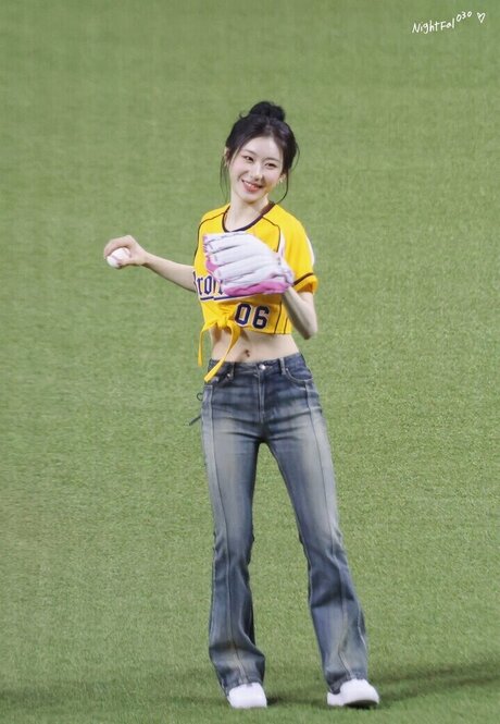 Chaeryeong model exclusive pic