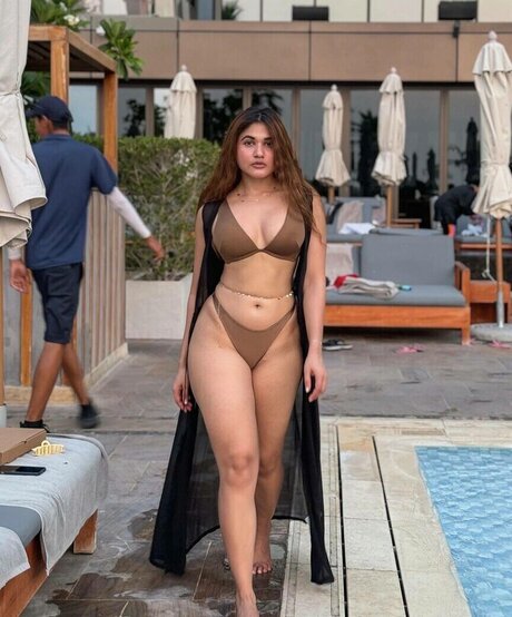 Soniya Khatri free model pictures