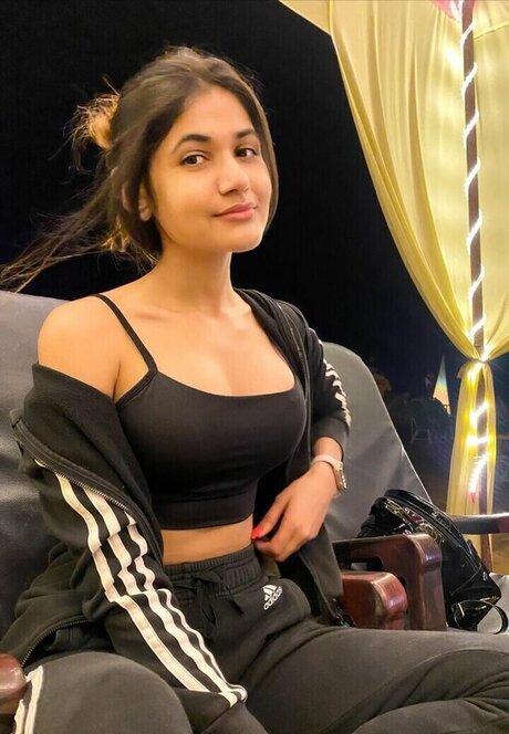 Soniya Khatri pretty model pictures