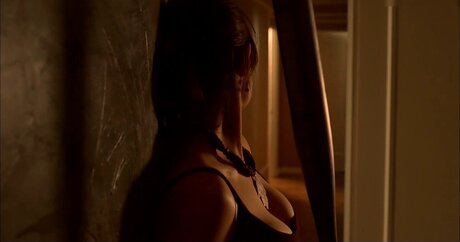 Emily Deschanel art model photo