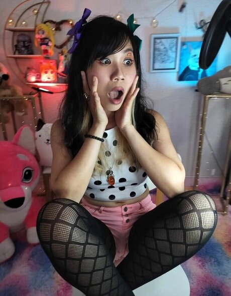 Bessy Q nude star img