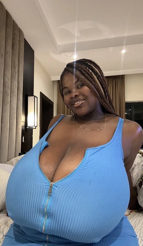 Queen Chi pretty model galleries