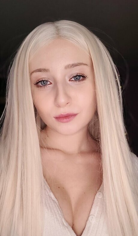 aheliana nude star image