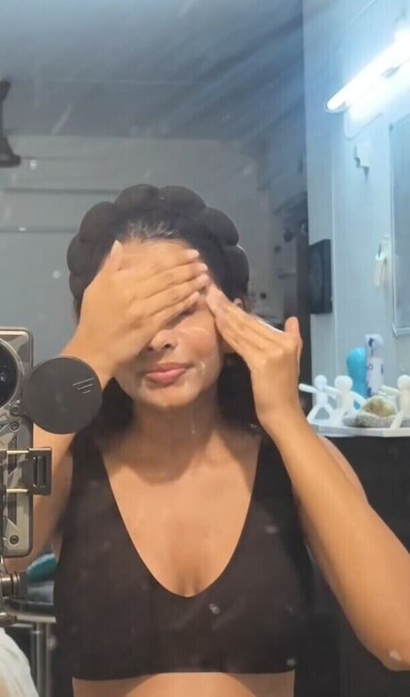 Aurora Sinclair star top pictures