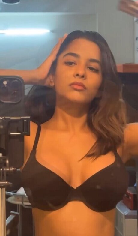 Aurora Sinclair exclusive model pics