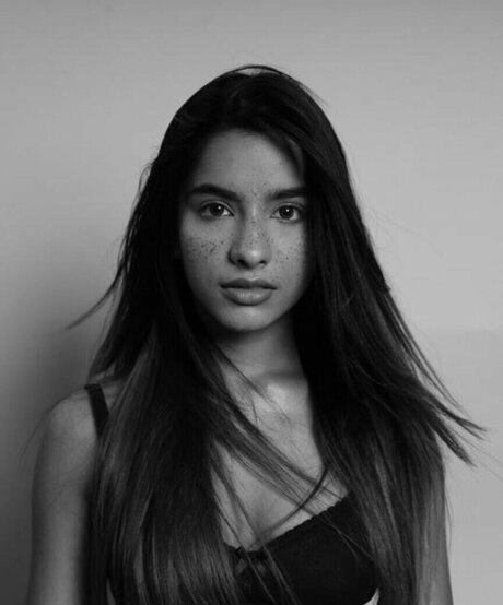 Aurora Sinclair free star picture